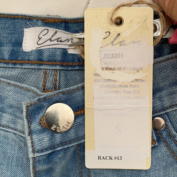 ELAN blue denim high rise slightly distressed shorts. Size L - Picture 3 of 10